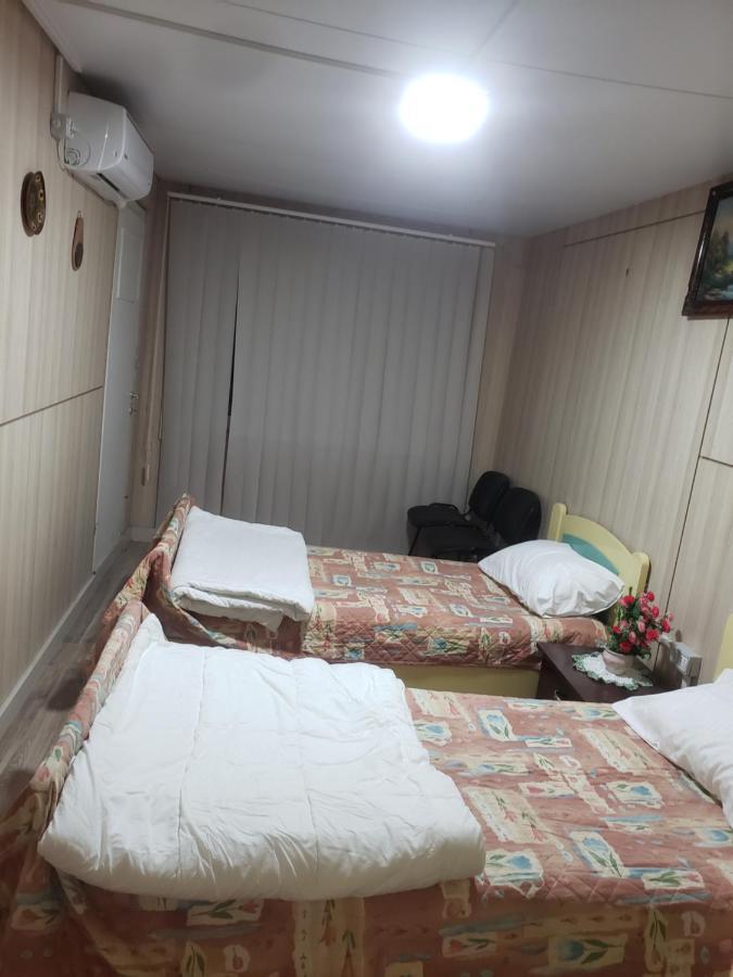 Hostel Oakland Tirana Esterno foto