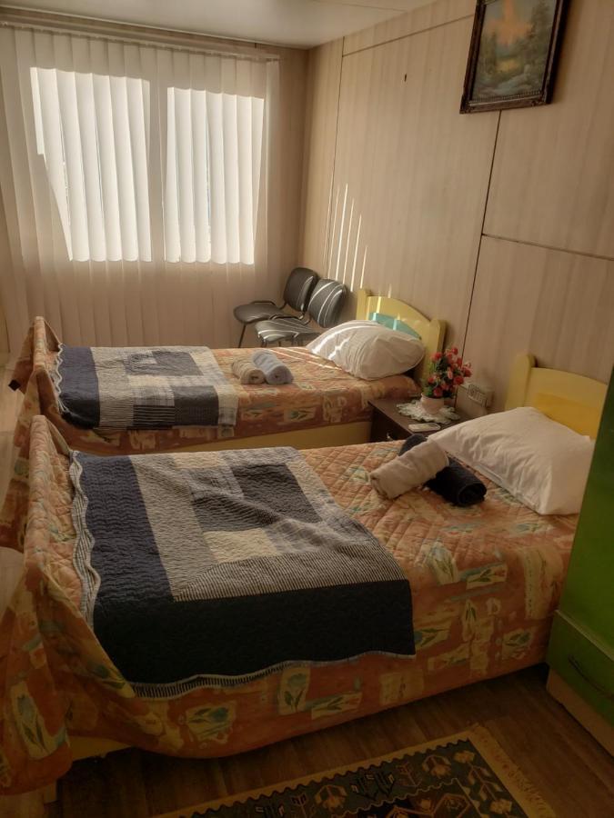 Hostel Oakland Tirana Esterno foto