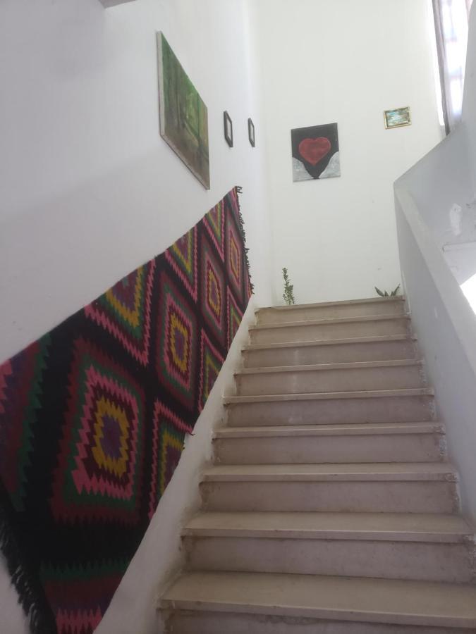 Hostel Oakland Tirana Esterno foto