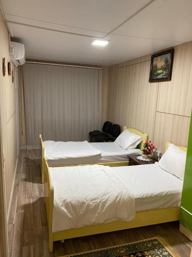 Hostel Oakland Tirana Esterno foto