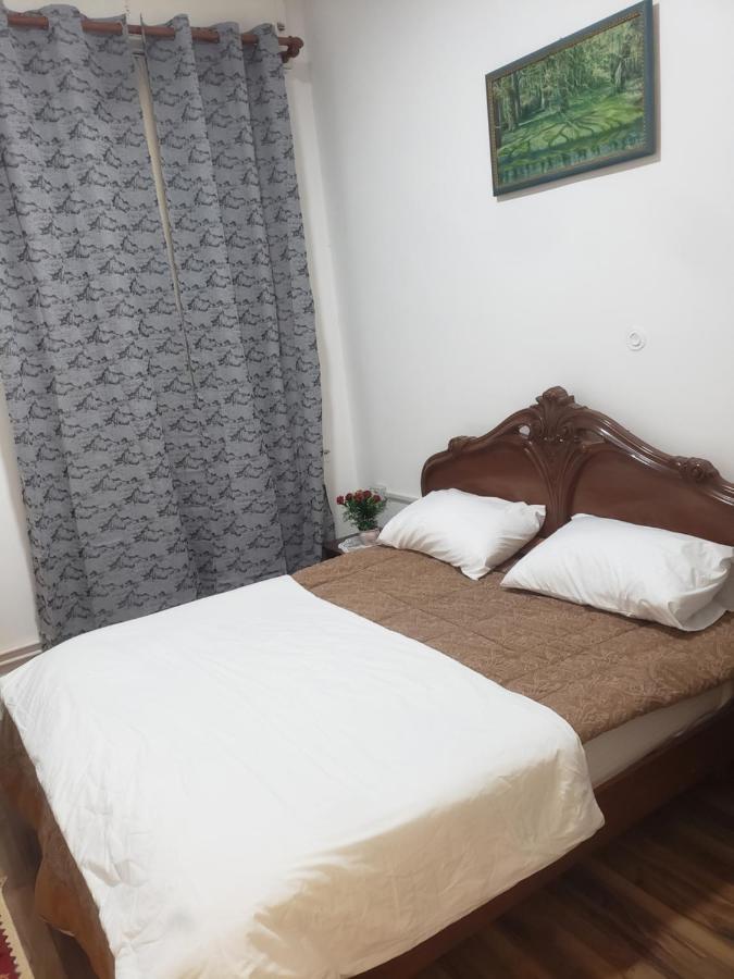Hostel Oakland Tirana Esterno foto