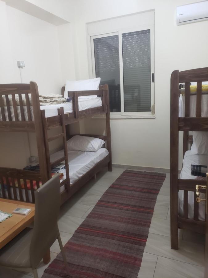 Hostel Oakland Tirana Esterno foto
