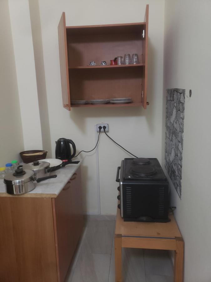 Hostel Oakland Tirana Esterno foto