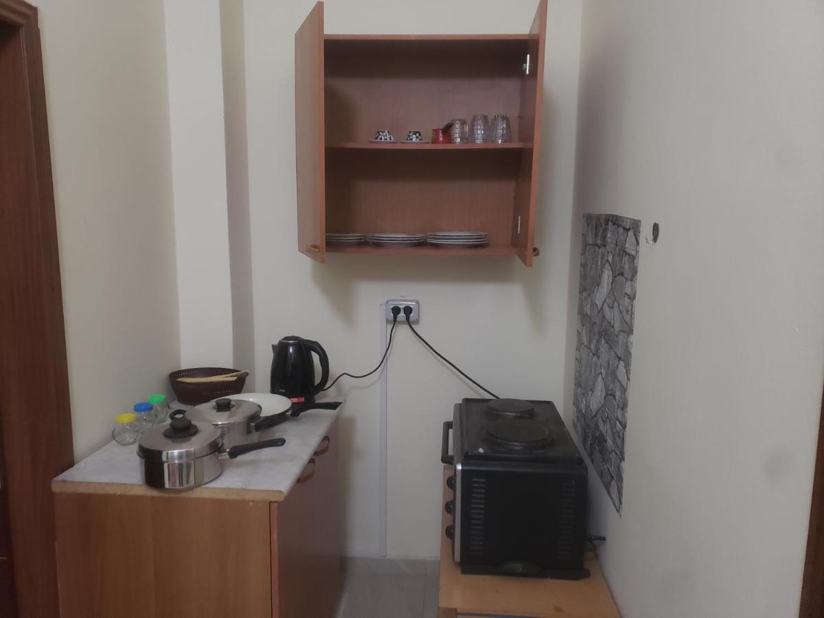 Hostel Oakland Tirana Esterno foto
