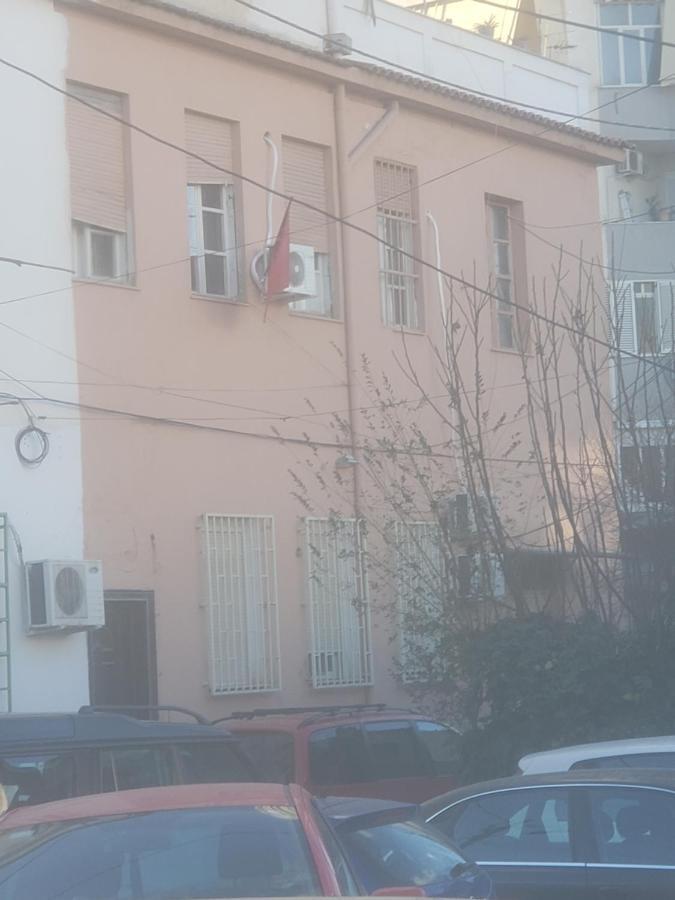 Hostel Oakland Tirana Esterno foto