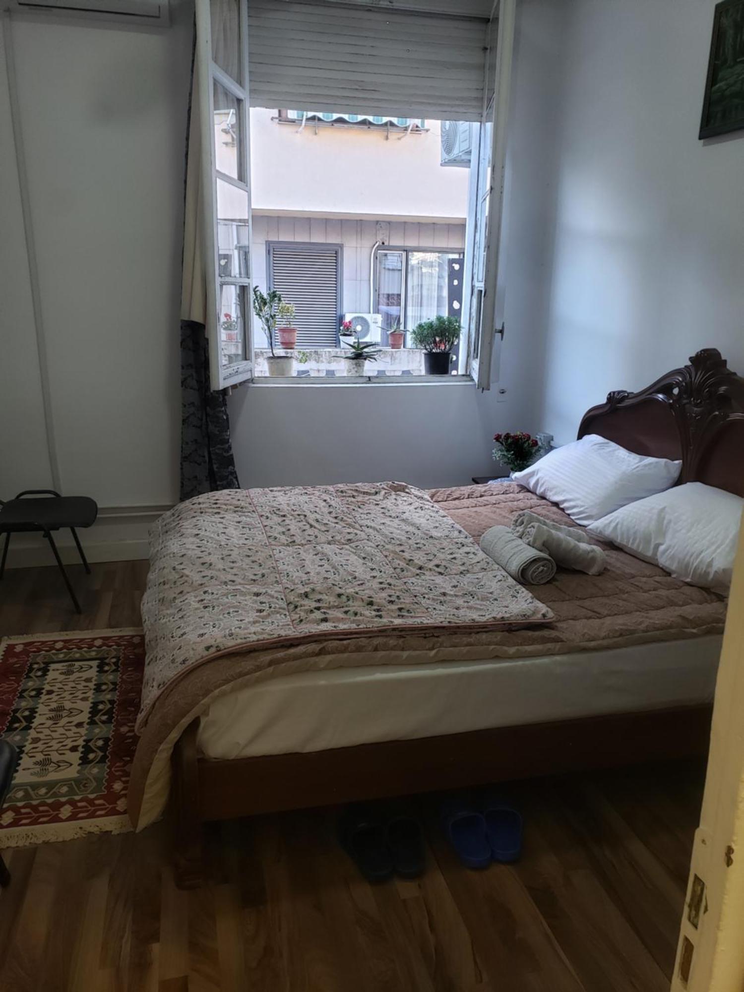 Hostel Oakland Tirana Esterno foto